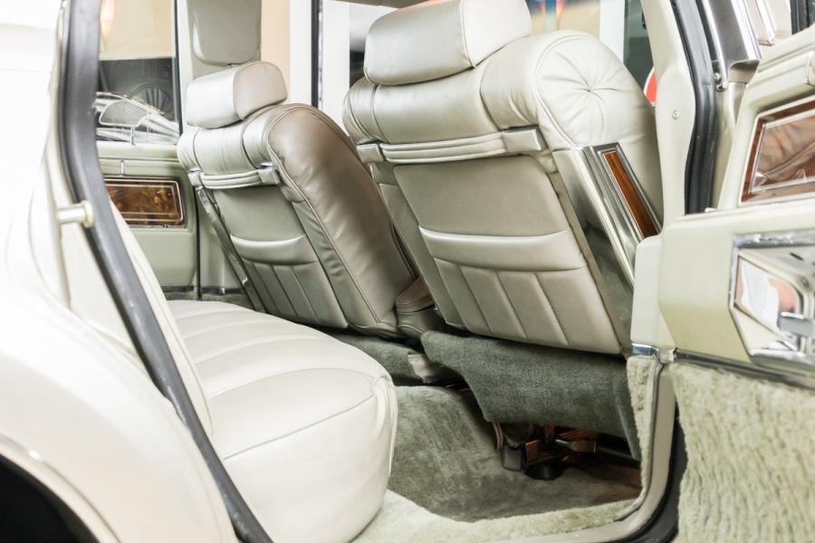 Интерьер Lincoln Continental Mark VI Sedan 1980 года  (фото 73 из 111)